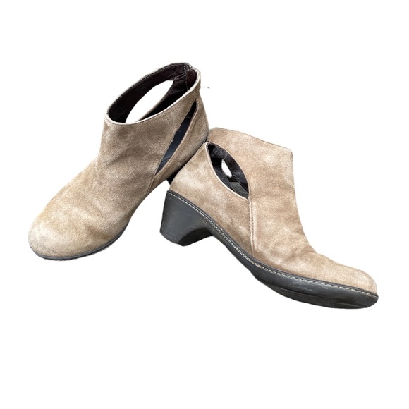 Dansko Women’s Bonita Taupe Kid Suede Leather Cut Out Ankle Bootie Clog Size 6.5 - Picture 2 of 11